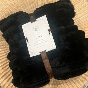 NWT 50x60 Luxurious Black Faux Fur Throw